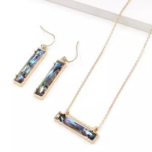 Free Shipping! 
NWOT 14k Gold overlay Bar Abalone Choker Necklace & Earrings